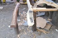 В Днепре на ж/м Тополь-1 вандалы разрушили детскую площадку, построенную жителями (ФОТО)