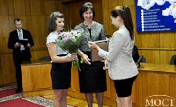 В Днепропетровске студентов поздравили с «профессиональным» праздником (ФОТО)