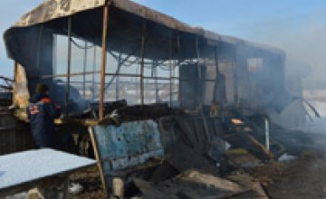 В Новомосковском районе мужчина сгорел в металлическом вагончике (ФОТО)