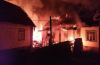 Среди ночи в Кривом Роге загорелся частный дом: огнем уничтожено 250 кв. метров
