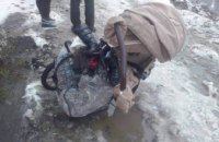 В Киевской области наркоманы сбили на тротуаре женщину с детской коляской