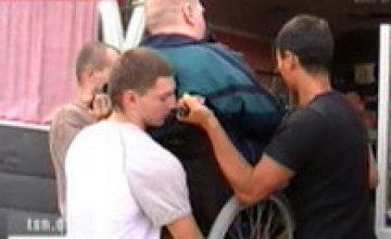 Мэрия Днепропетровска «подарила» инвалидам поломанное такси