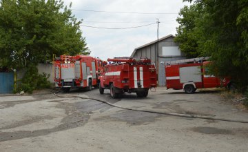 В Днепре произошел масштабный пожар на территории предприятия: огонь уничтожил 150 кв. метров 