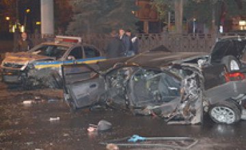 В Днепропетровске пьяный водитель, убегая от милиции, протаранил машину ГАИ