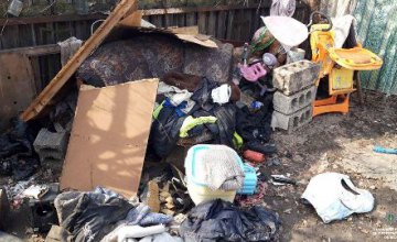 В Днепре патрульные обнаружили 2 - летнего ребенка среди грязных вещей и окурков