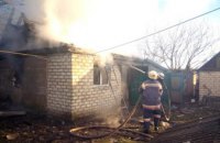 Спасатели ликвидировали возгорание на территории частного дома в Пятихатском районе