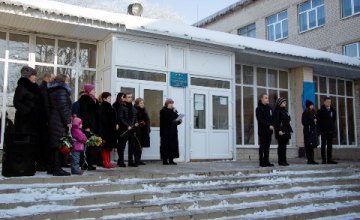 В днепровской школе №40 открыли мемориальную доску в честь погибшего воина Александра Оксентюка