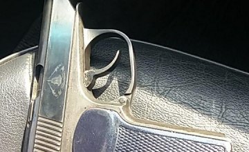 ​В Днепре задержали водителя на Mercedes с оружием в салоне авто