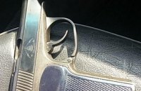 ​В Днепре задержали водителя на Mercedes с оружием в салоне авто
