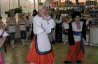 13 января в Днепропетровске фольклорные коллективы школ поздравили жителей города с Щедрым вечером 