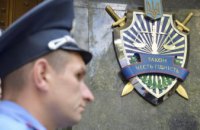  В Харькове пьяный мужчина убил знакомого и перерезал себе горло при задержании