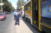 В Днепропетровске 80-летняя женщина выпала из трамвая