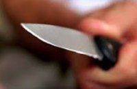 На Днепропетровщине женщина пришла в гости к приятелю и порезала его ножом: мужчина госпитализирован