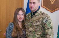 Днепропетровский солдат и учительница пригласили литовца Рамунаса на свадьбу