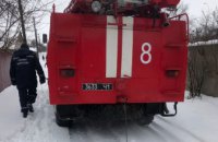 На Днепропетровщине карета скорой помощи застряла в снегу: на месте работали спасатели (ВИДЕО) 