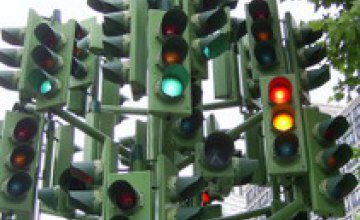 В Днепропетровске общественники будут массово требовать включения светофора возле школы № 85