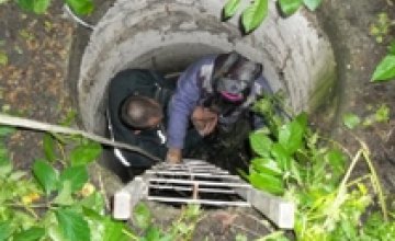 В Полтавской области пожилая женщина упала в канализационный колодец