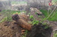 В Днепропетровской области в поле обнаружили действующую авиационную бомбу весом 100 кг