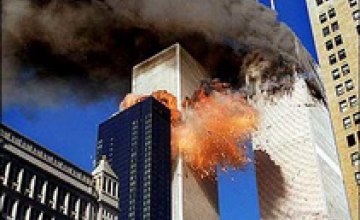 Тринадцать лет назад самолеты «Аль-Каиды» врезались в небоскребы Всемирного торгового центра Нью-Йорка (ВИДЕО)