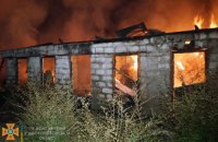 Сегодня ночью в АНД районе Днепра горели не эксплуатируемые постройки: огнем уничтожено более 210 кв м (ВИДЕО)