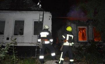 В Днепре произошел масштабный пожар в частном секторе: сгорел дом (ФОТО, ВИДЕО)