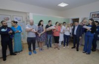 Днепровские мамы, родившие в День города, получили сертификаты на 8 тыс. грн от городского совета