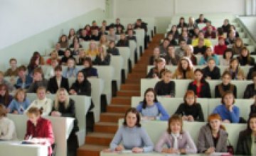Большая часть будущих студентов знает украинский язык и литературу на «троечку»