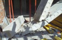 В Черкасской области на 13-летнего мальчика упала бетонная плита