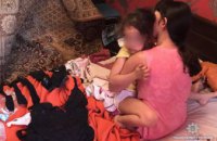 На Днепропетровщине семейная пара использовала 4-летнюю дочь для создания порнографического видео (ФОТО)