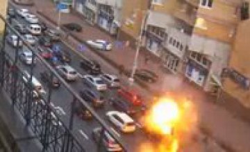 В Киеве взорвался автомобиль: есть погибшие (ВИДЕО)