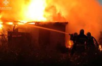 У Дніпрі на вулиці Верстова спалахнув приватний житловий будинок 
