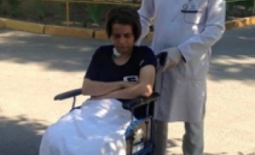 Медсестре из 93-й бригады Ирине «Лютик», оставшейся без ног, подарили электромобиль