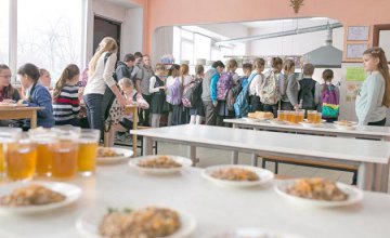 В детских садах и школах Днепра дети питаются по новому меню
