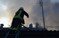 В Днепре спасатели почти 3 часа ликвидировали масштабный пожар в частном секторе на левом берегу (ФОТО, ВИДЕО)