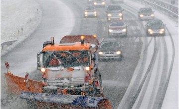 Снегопад привел к транспортному коллапсу в Киеве (ФОТО)