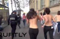 В Париже арестовали активисток Femen за хождение топлес