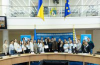 Дізналися нюанси роботи владних установ, публічних виступів і грантрайтингу: завершилося стажування студентів в ОВА