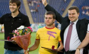 Виктор Бондарь подарил футболистам «Днепра» - победителям Евро-2009 – по 100 тыс. грн.