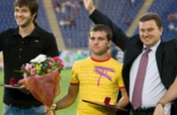 Виктор Бондарь подарил футболистам «Днепра» - победителям Евро-2009 – по 100 тыс. грн.