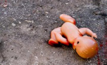 В Павлограде молодая мать закопала в лесу грудного ребенка