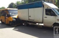 На Днепропетровщине водитель пассажирской маршрутки уснул за рулём и влетел в грузовик