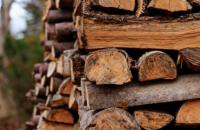 Мешканцям прифронтових громад Дніпропетровщини надають безкоштовні дрова 