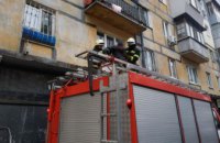 В Днепре мужчина выпал из окна 3-го этажа на крышу пристройки