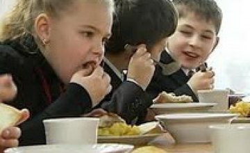 В школах Днепропетровской области проверят качество еды
