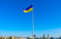 Гигантский Государственный Флаг Украины, поднятый в центре Днепра, установил два национальных рекорда