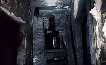 Сегодня ночью в Кривом Роге горела квартира в 9-этажке: в результате пожара погибла женщина 