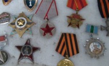 В Днепропетровске двое безработных украли у ветерана награды
