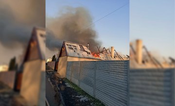 В Днепровском районе загорелся частный дом: огнем уничтожено 150 кв. метров