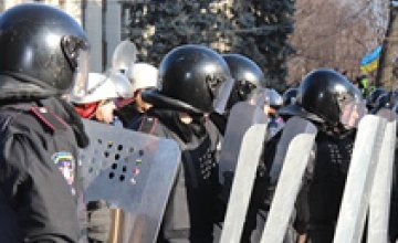 Силовики прорвали баррикаду Евромайдана со стороны Институтской