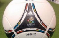 Официальный мяч Евро-2012 назвали «Танго»